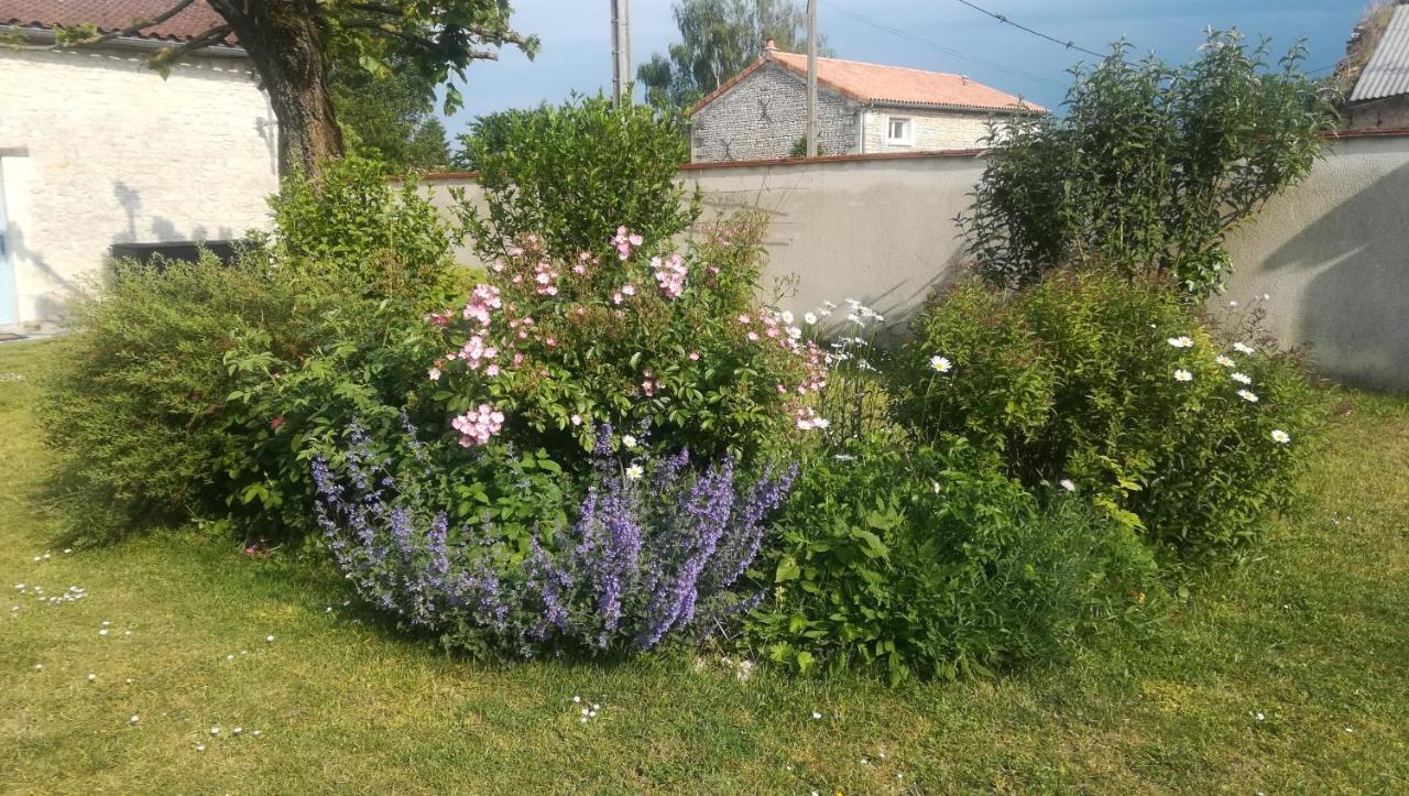 Gite Et Chambres D'Hotes Le Chene Billault Pouant ภายนอก รูปภาพ